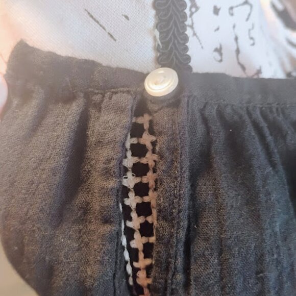 GAP Women's Black Long Sleeve Top with White Trim in size L - Picture 8 of 9